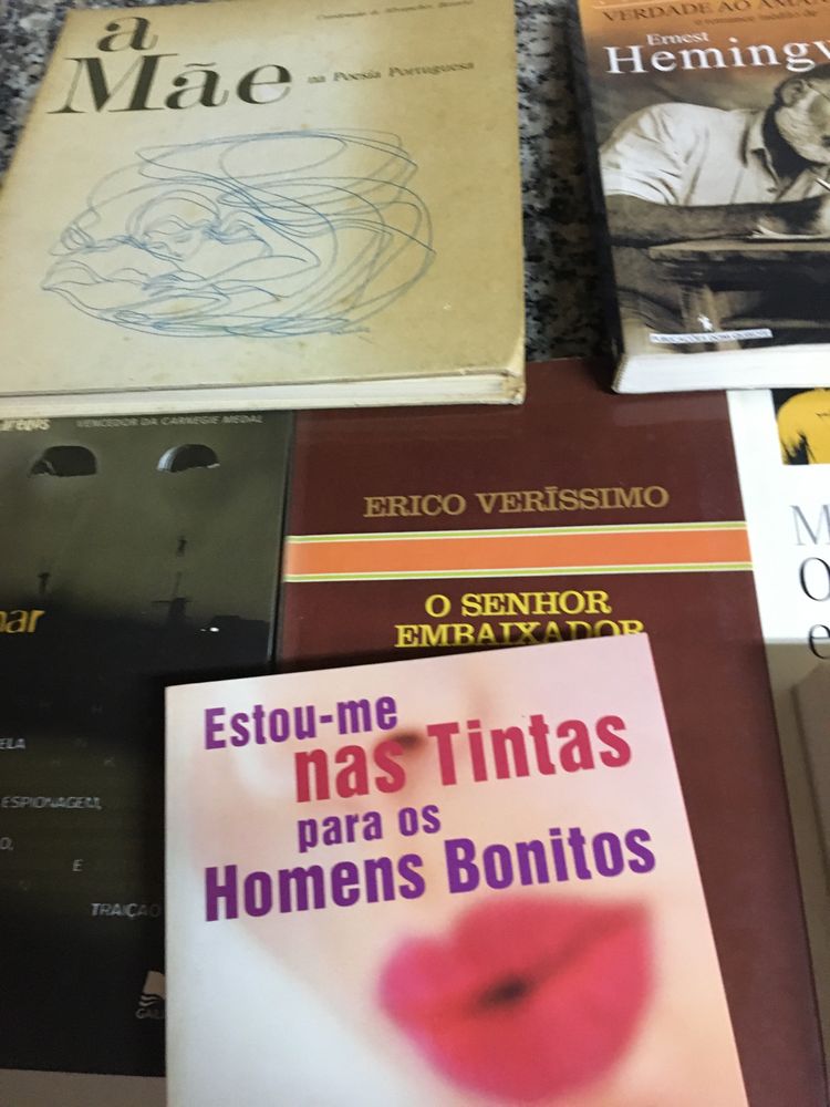 Livros de diferentes categorias