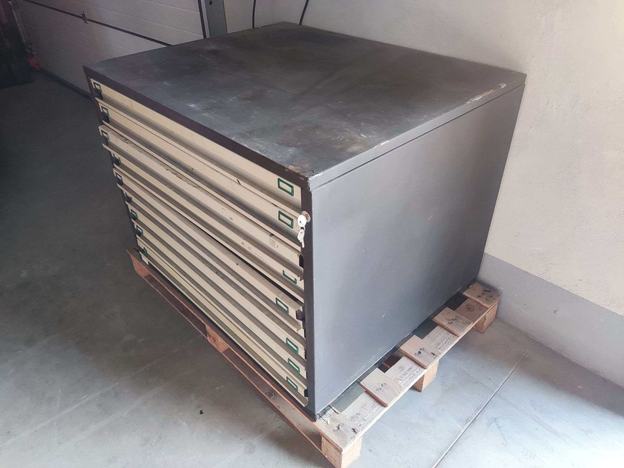 Szafka metalowa z szufladami