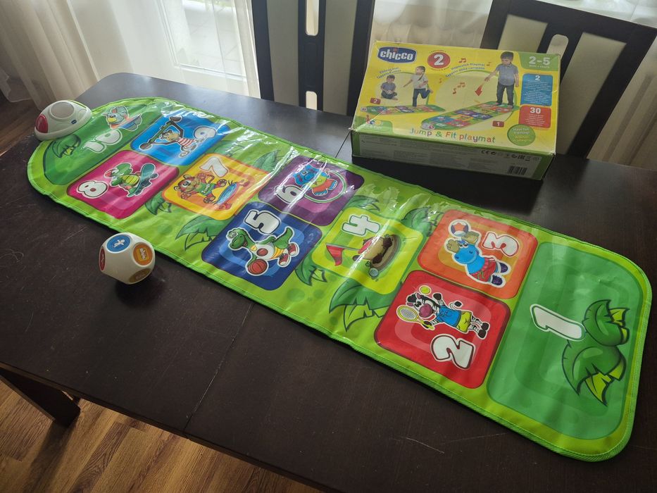 Chicco mata grająca do gry w klasy