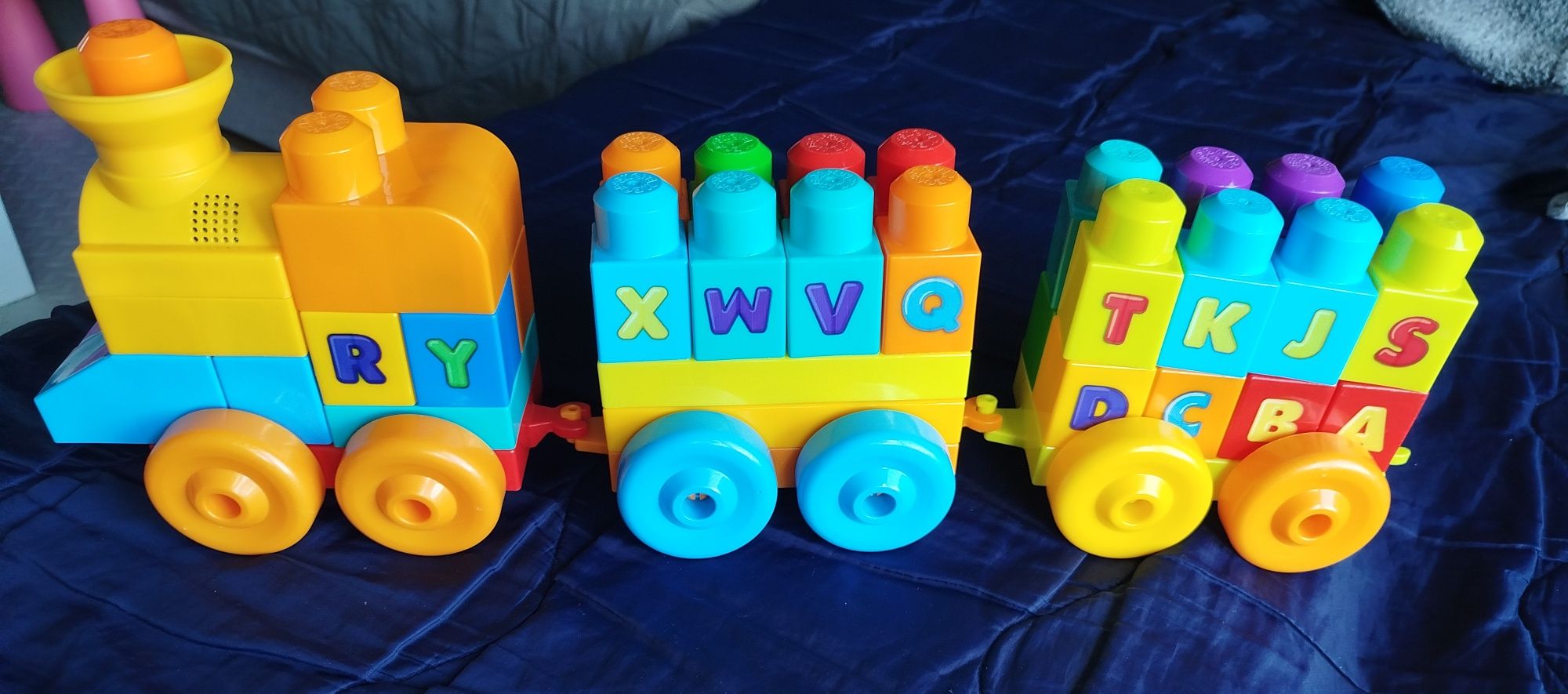 Pociąg z literkami. Klocki Mega Bloks
