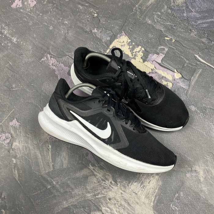 Кроссовки для залу найк Nike Downshifter 10 черные CI9984-001