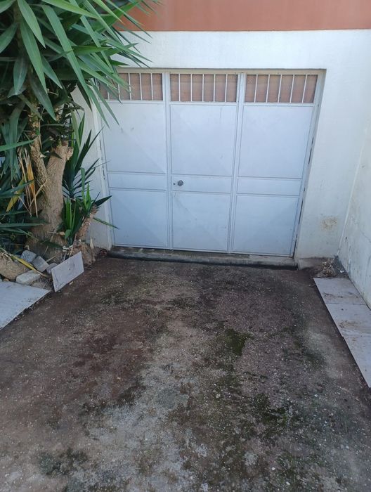 Garagem individual fechada para arrendar