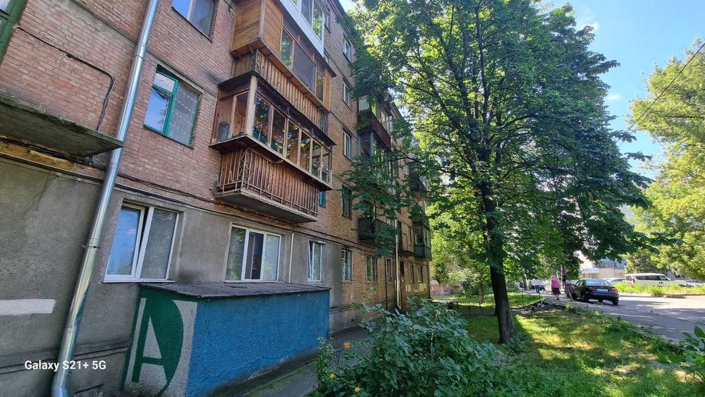 Продам 3 комн. квартиру 55 кв.м. на ул.Автозаводская 21 А,Куреневка