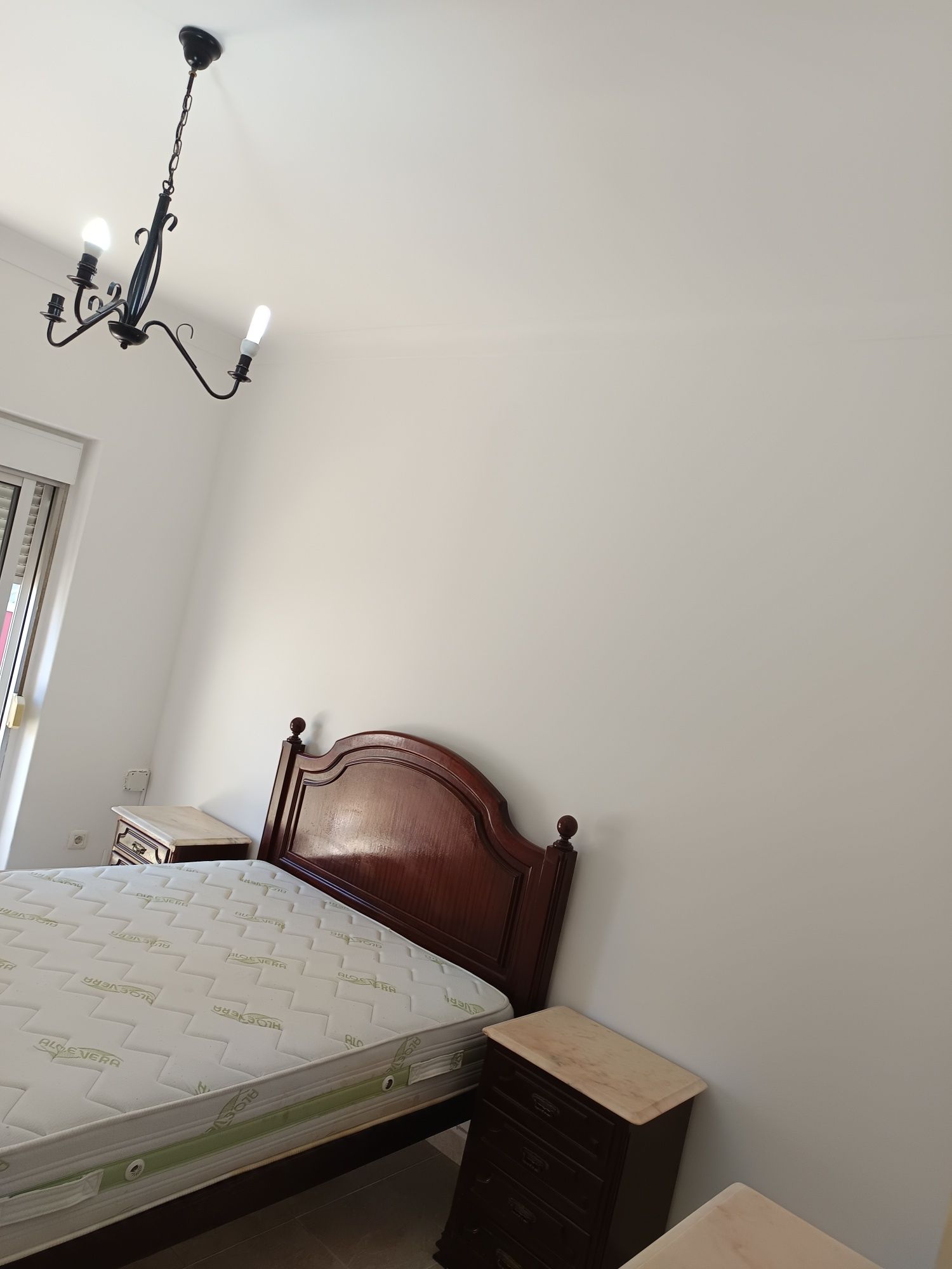 Quarto para arrendar em Alverca para senhora