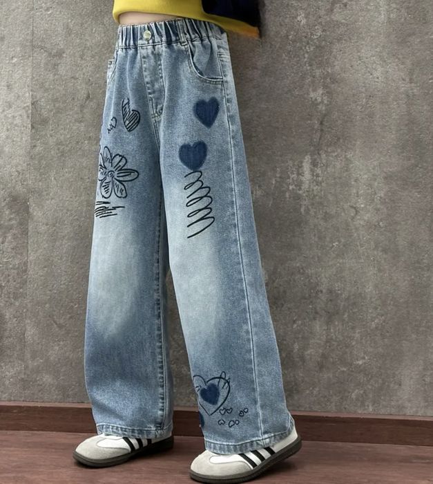 Nowe, niebieskie Jeansy dziewczęce z nadrukiem 140/146