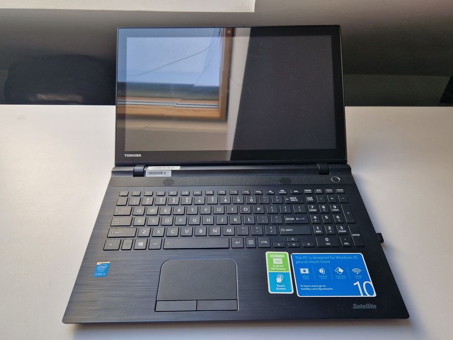 Toshiba-laptop lekko uszkodzony ekran