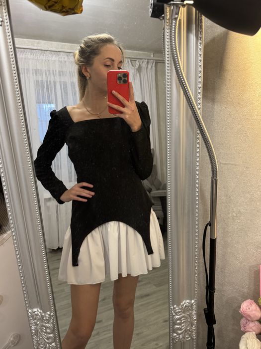 Платье с длинными рукавами