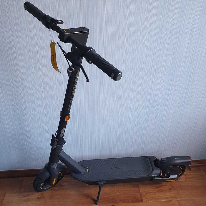 Електросамокат Ninebot Kickscooter MAX G2 как новый