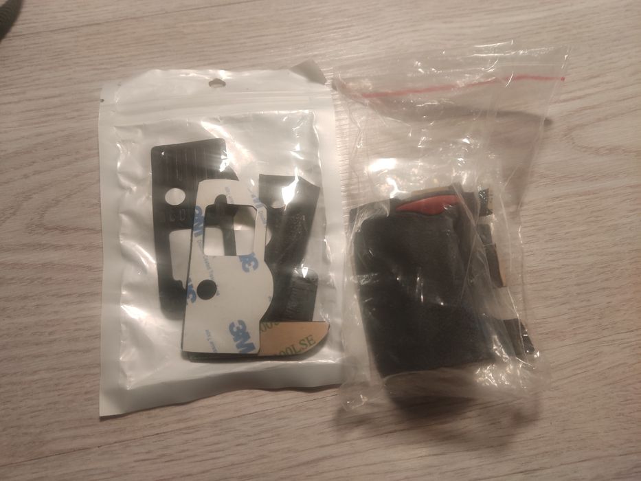 Nikon D700 + 4 baterie + grip + 4 karty CF Express