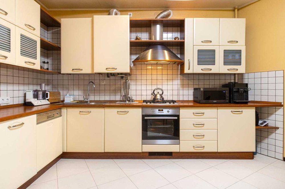 Продаж , 3 кімнатна,  квартира. Єфремова 13