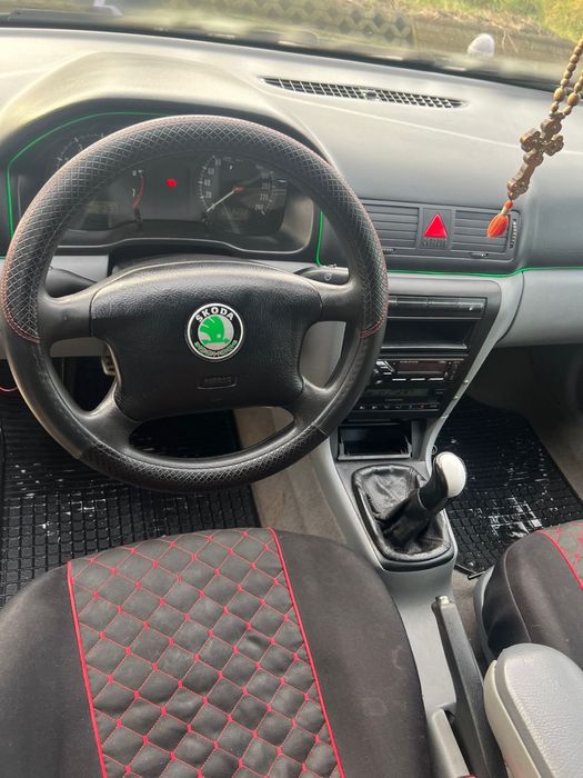 Авто Шкода Октавія Тур