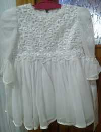 Нарядное белое платье, с пышной юбкой на 2-6 лет