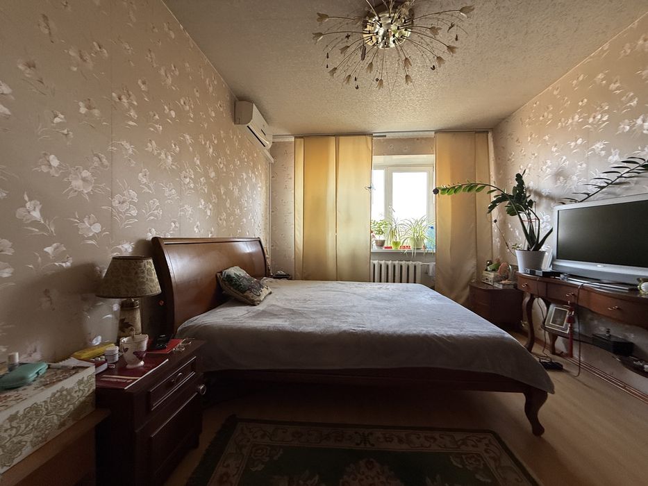 Трикімнатна квартира з ремонтом біля ТЦ! Без комісії!