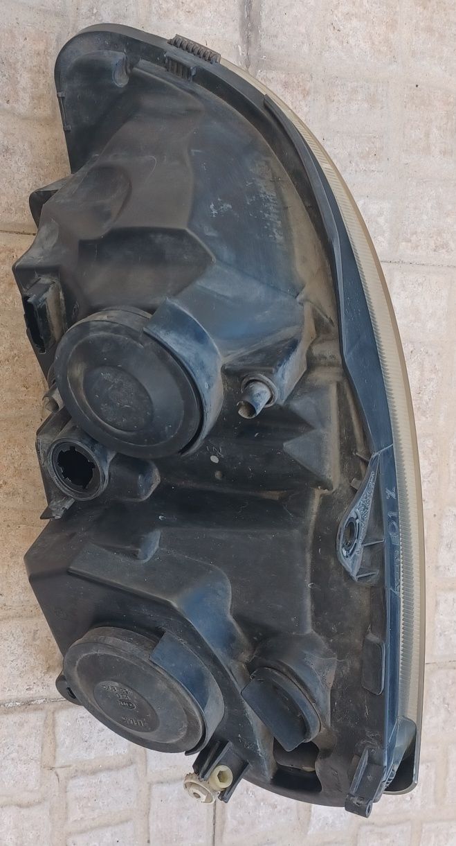 Farol dianteiro direito renault clio 2
