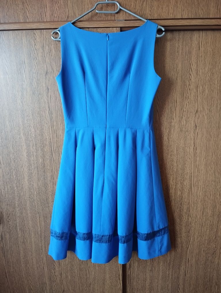 Sukienka niebieska do kolan, rozkloszowana 36