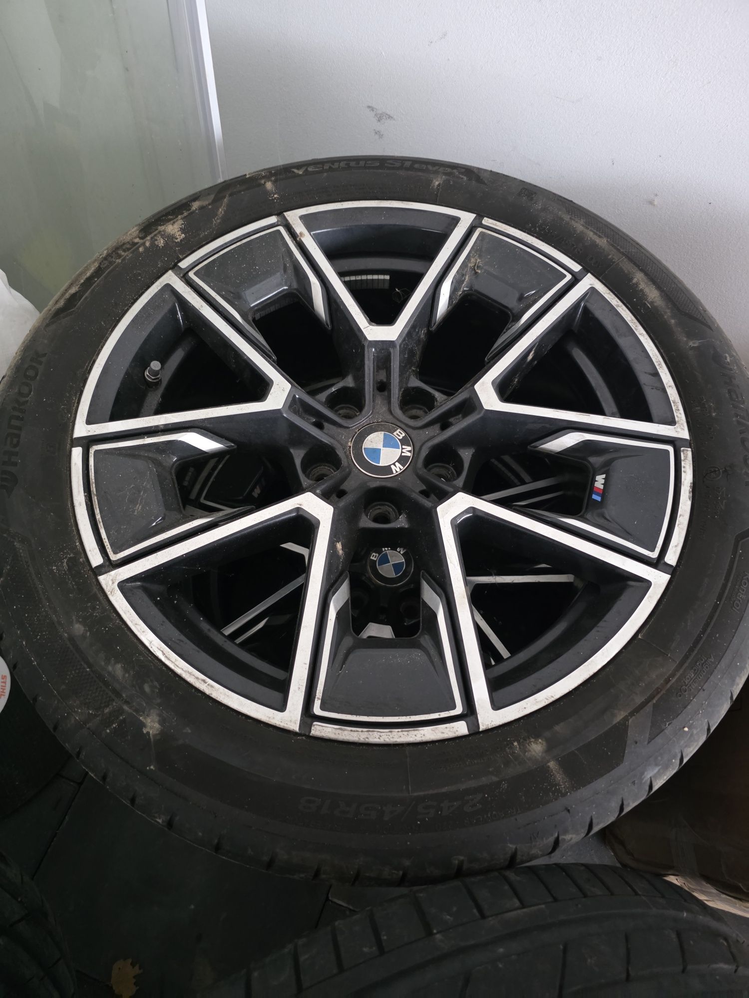 Felgi 18 plus opony .  Bmw 4.