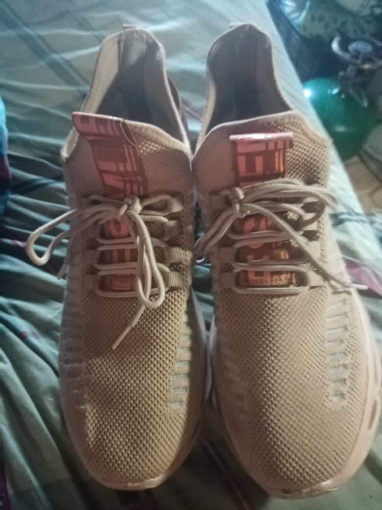 Sprzedam buty sportowe