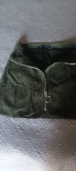 Vendo casaco de capucho e saia de pele de senhora