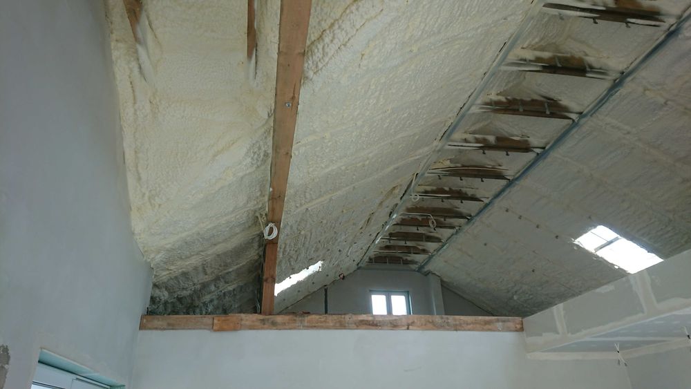 Celuloza Izolacje Poddasza Piana PUR Ocieplenia Dachów Termoizolacje