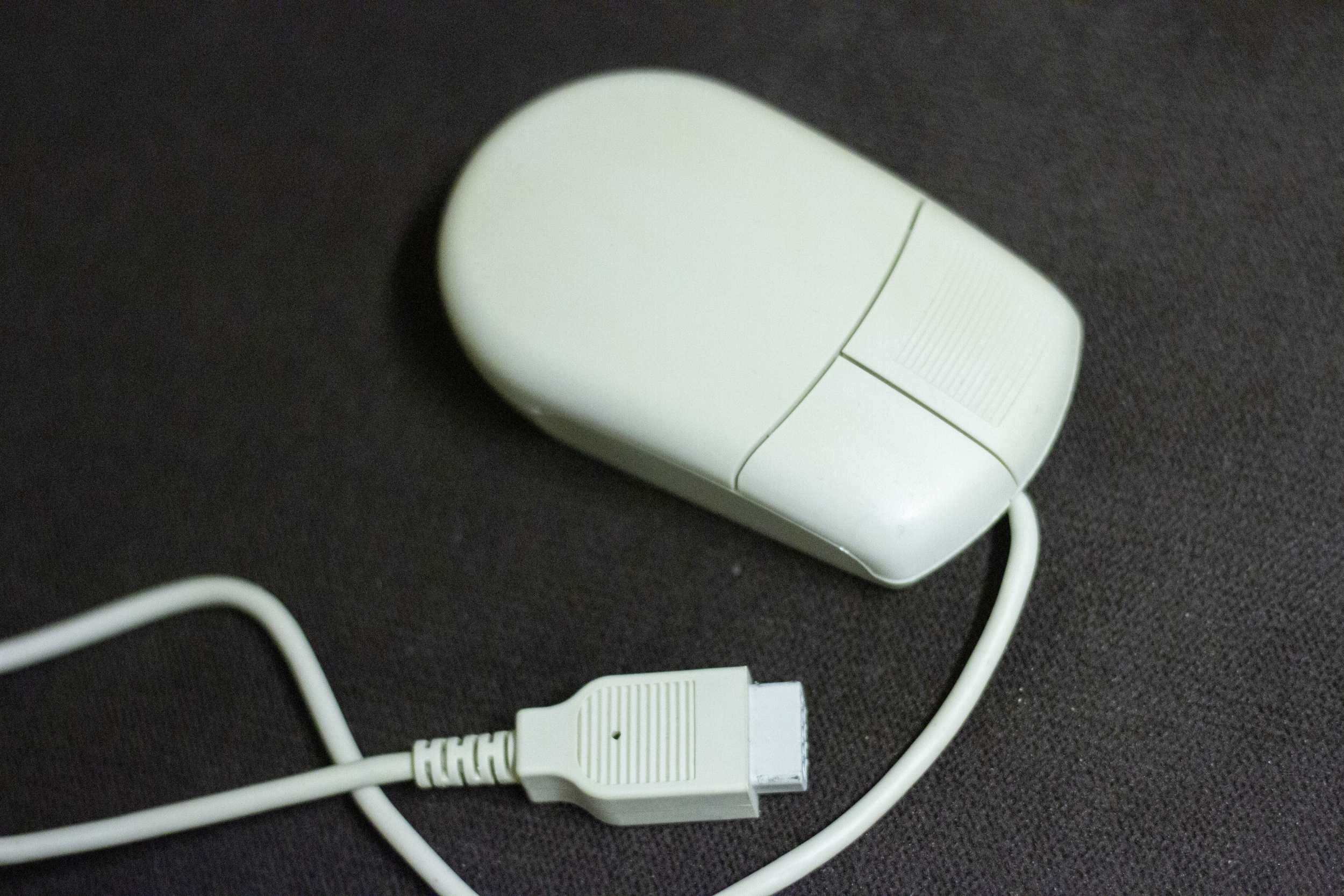 Amiga 500 + zasilacz + mysz + 2 x joystick + dyskietki