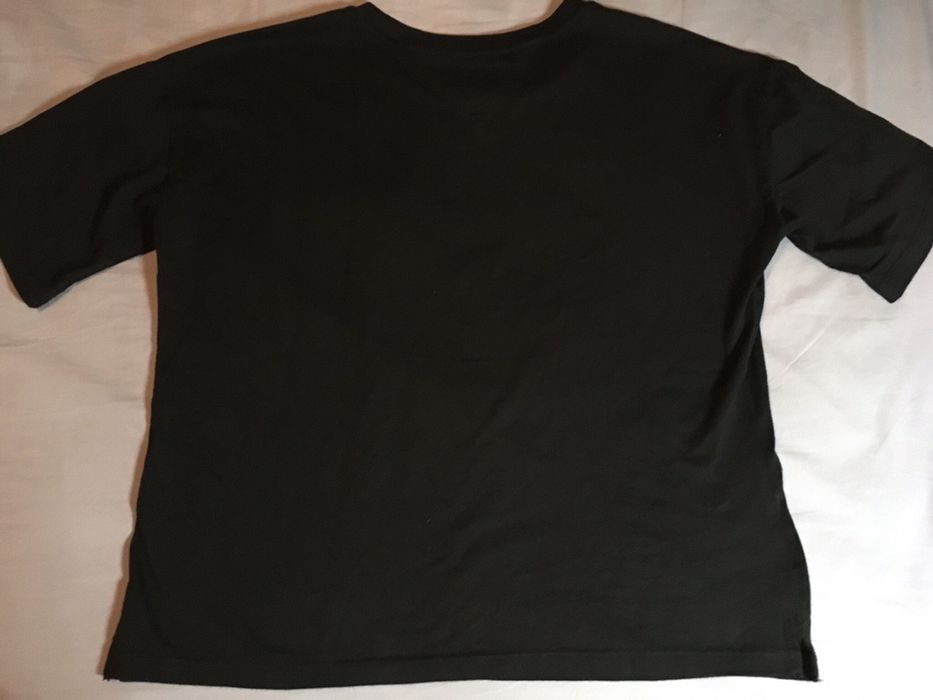 Camisola Tommy preta bordados flores (L) [ULTIMO PREÇO]