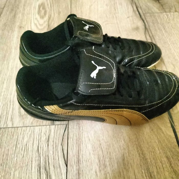 Buty piłkarskie, lanki Puma.