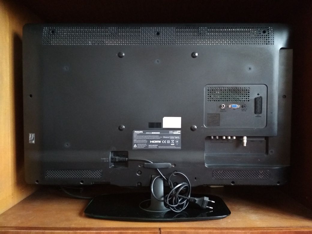 PHILIPS 5000 series LED TV, with Pixel Plus HD 32"/81 cm