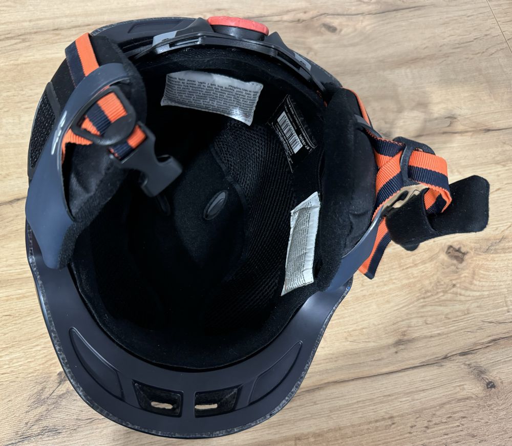 Kask narciarski 4F (M 57-58) + gogle