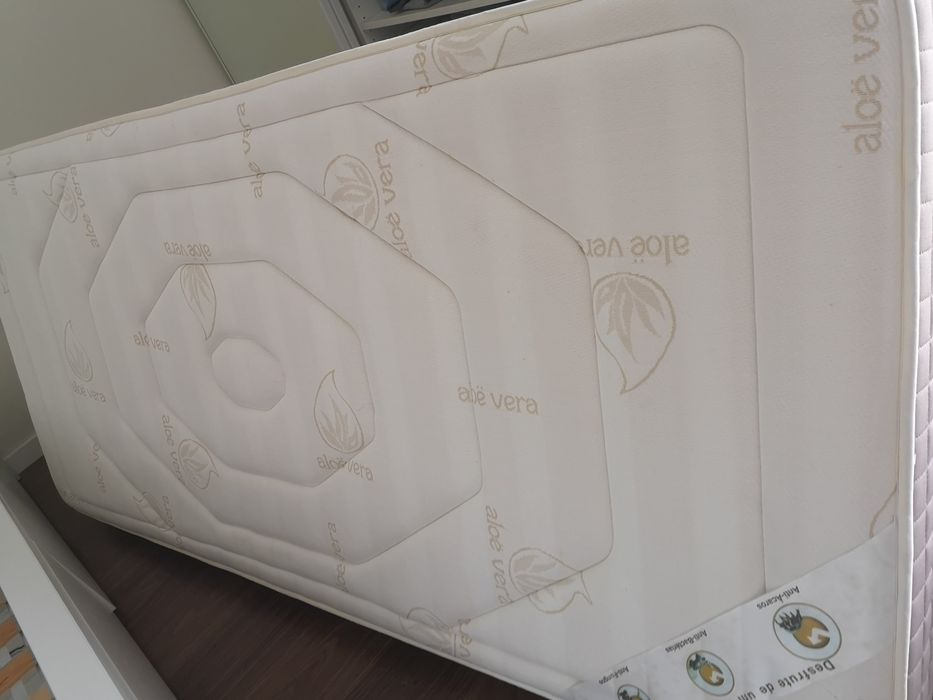 Cama solteiro IKEA malm