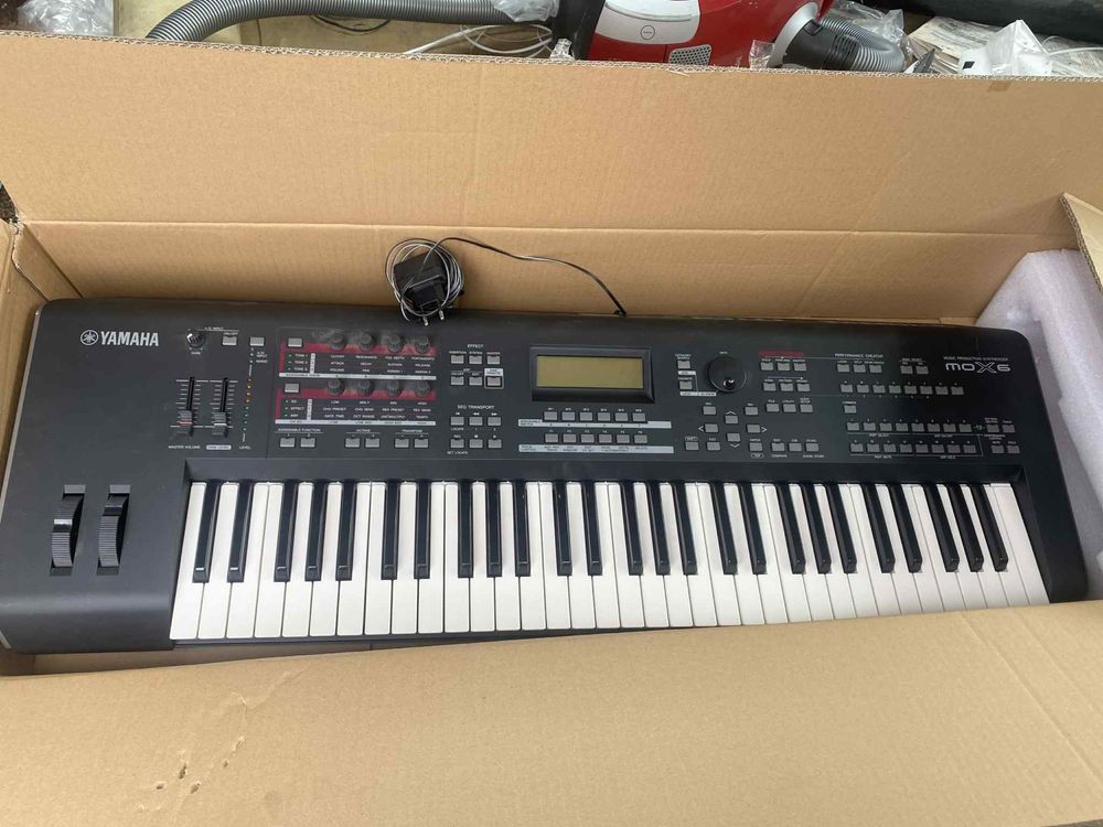 Zestaw kolumn patos 4 sztuki wzmacniacz i syntezator yamaha mox6