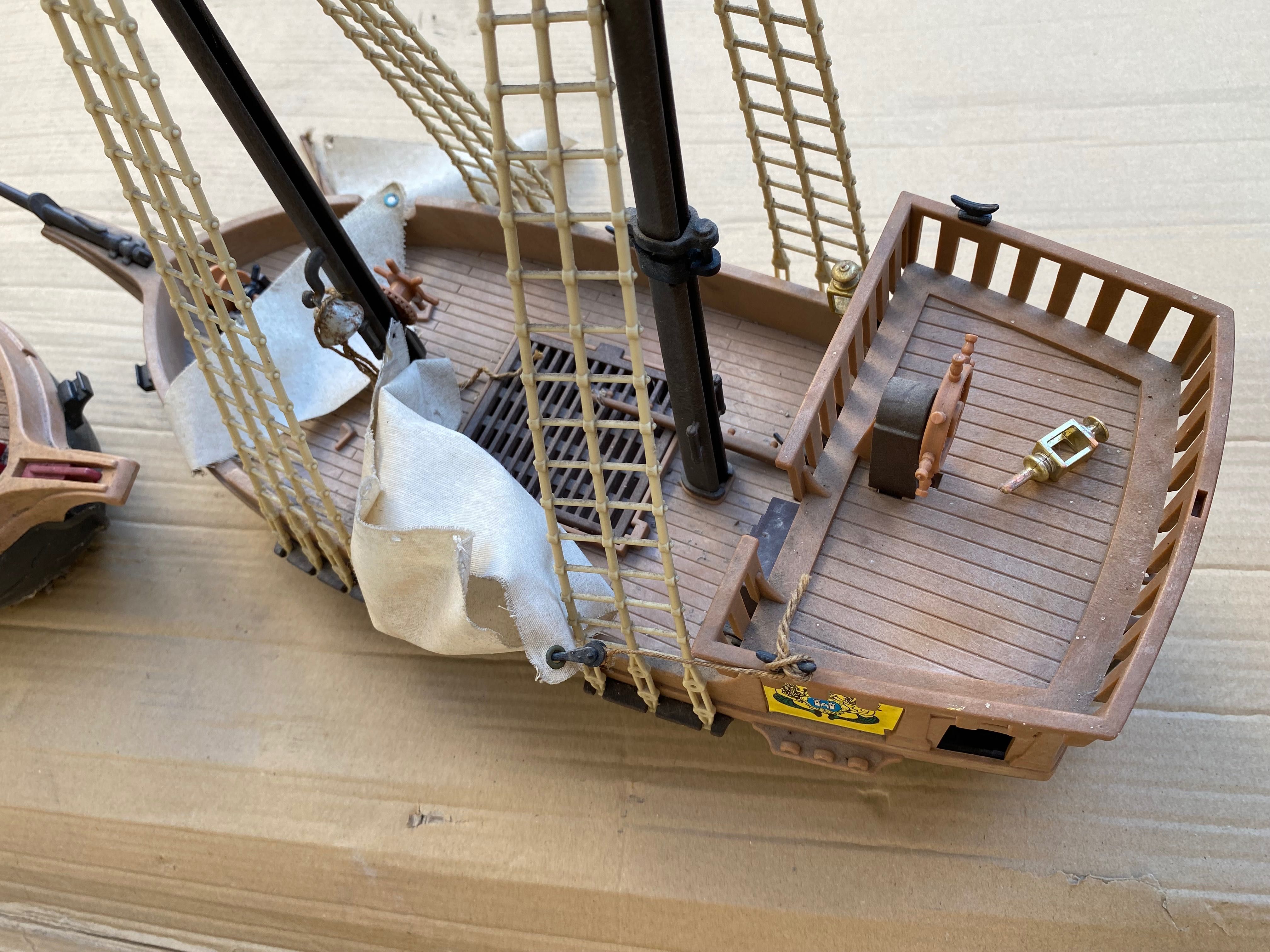 Barco dos piratas playmobil