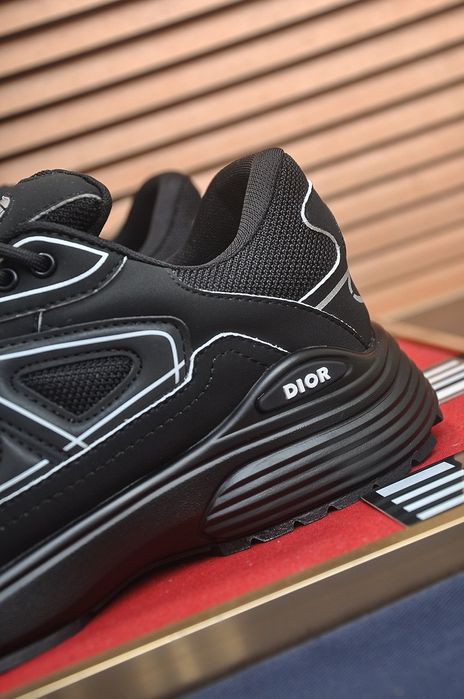 Sapatilhas Dior Preto e Branco