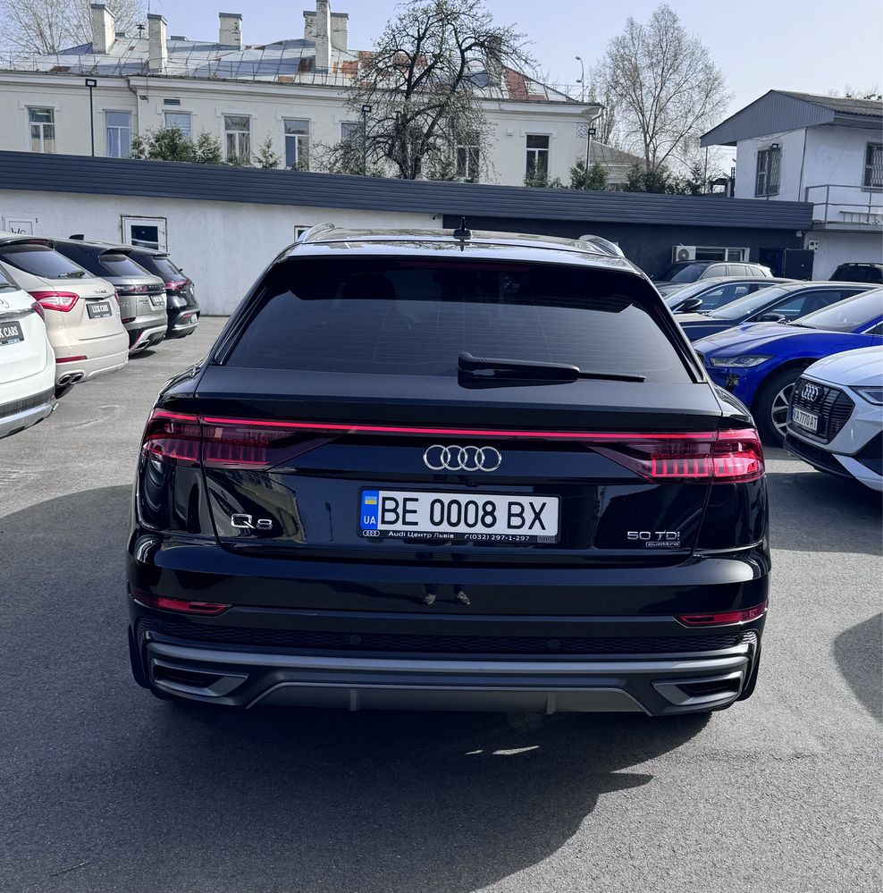 AUDI Q8 S-line, Офіціал.