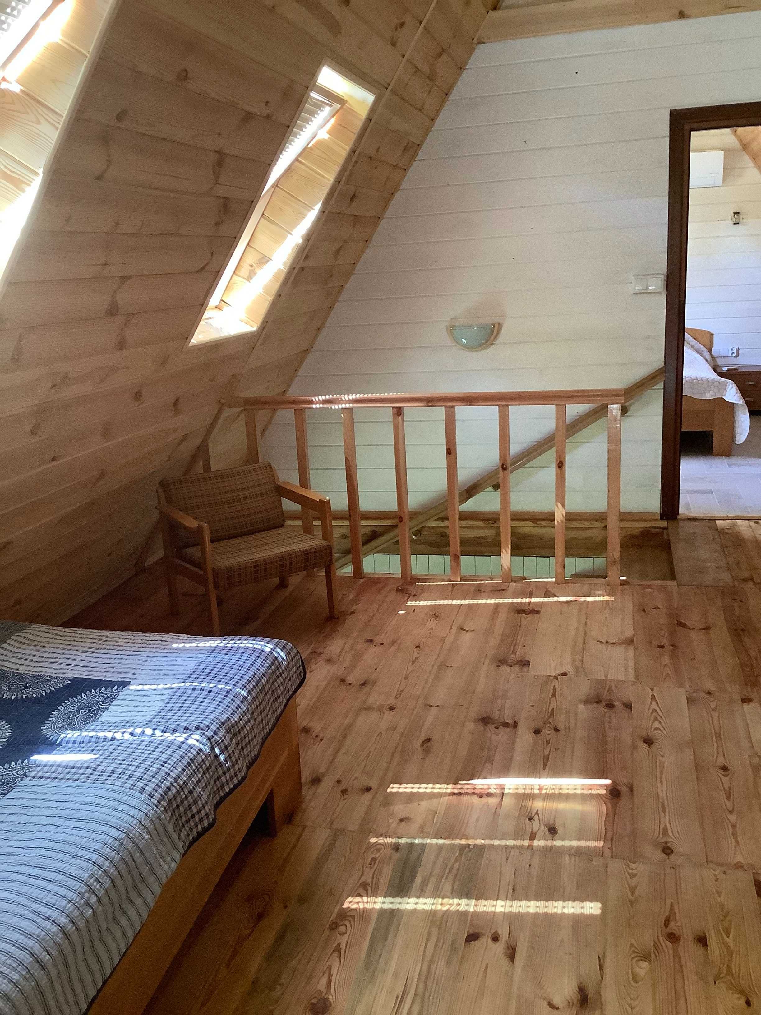Wakacyjne noce las i widok gwiazd. Modrzewiowy domek nad Wkrą zaprasza