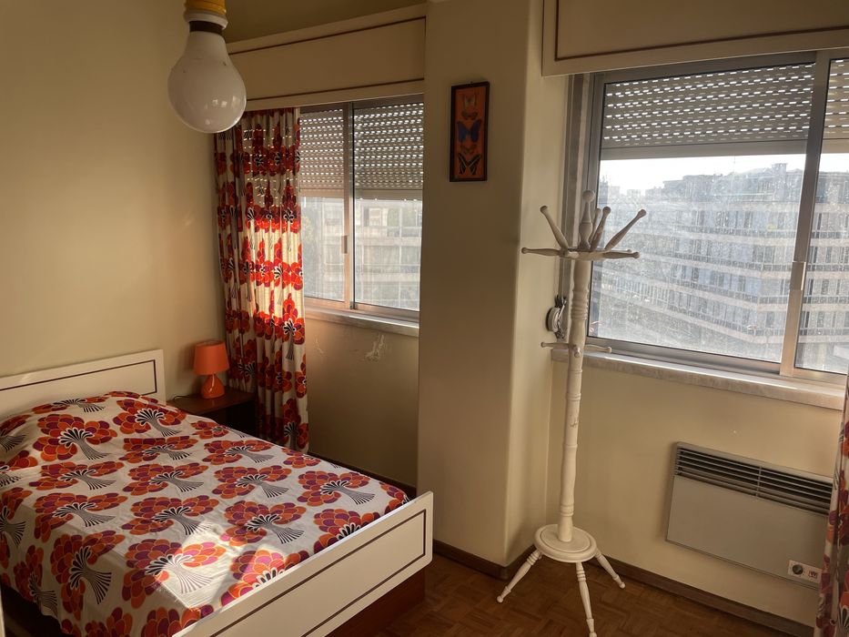 Alugo quarto individual a estudante  Alvalade