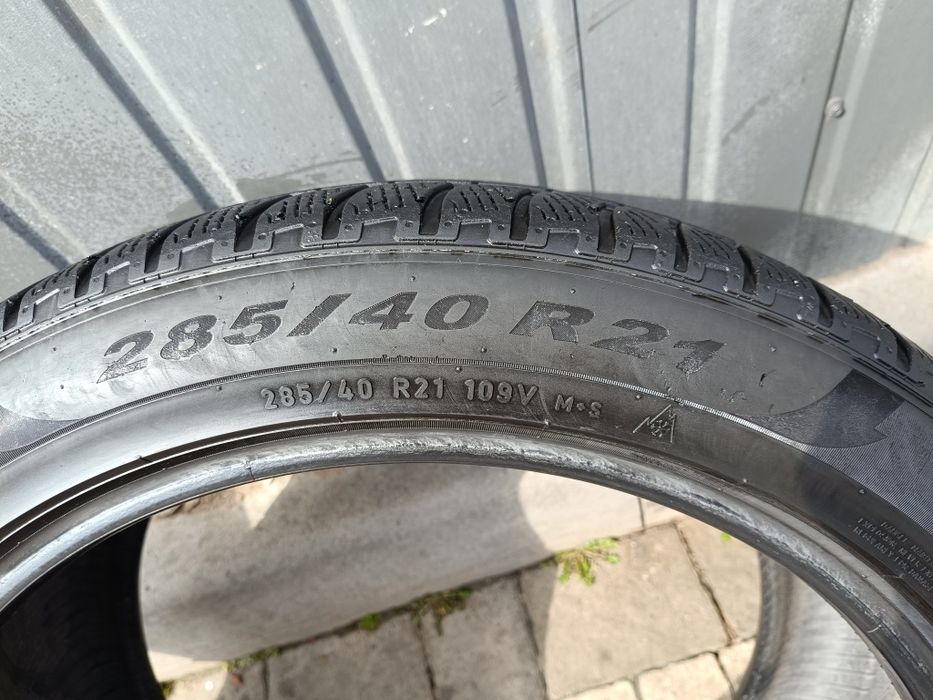 Шини 285/40 r21 .