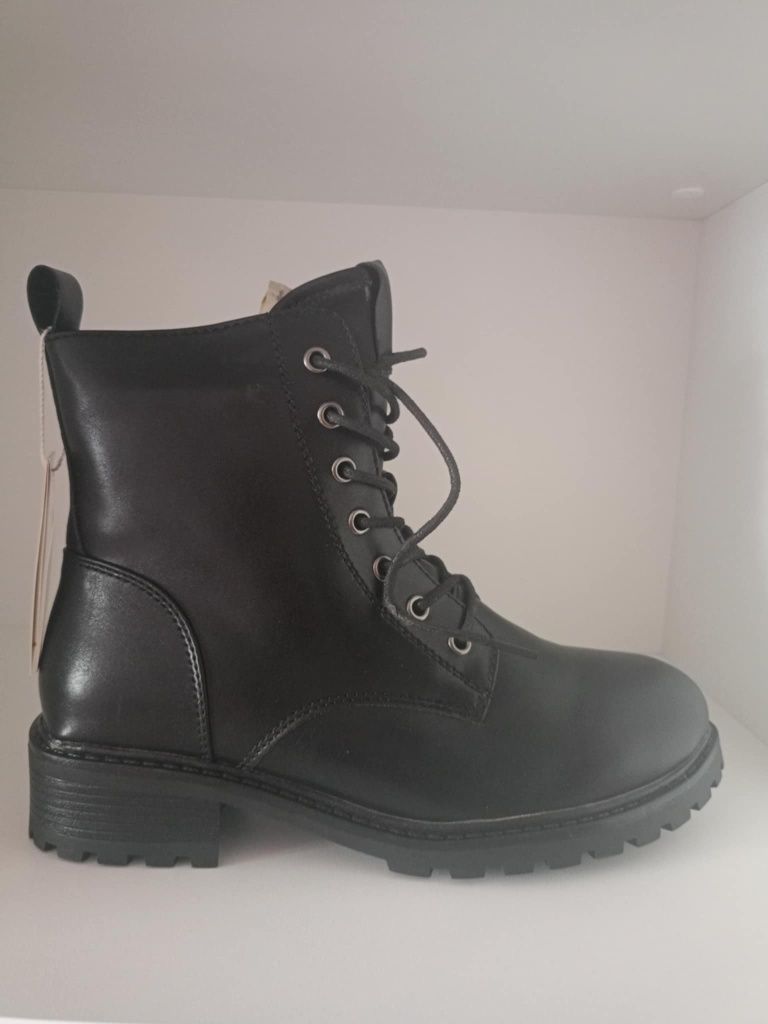 Botki, sztyblety, sztyblety wiązane, CCC, nowe buty, Clara Barson