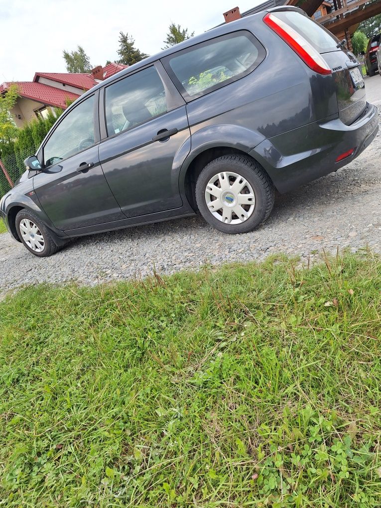 Ford Focus mk2 kombi 2008 benzyna 1,6 100KM krajowy