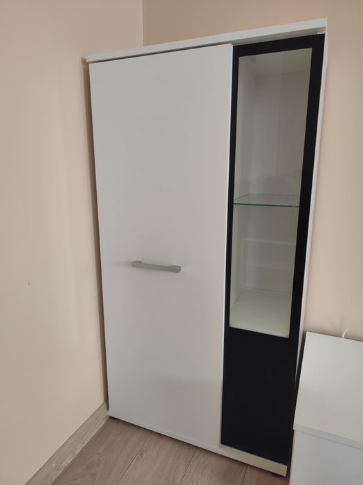 Meble do salonu białe z szybami