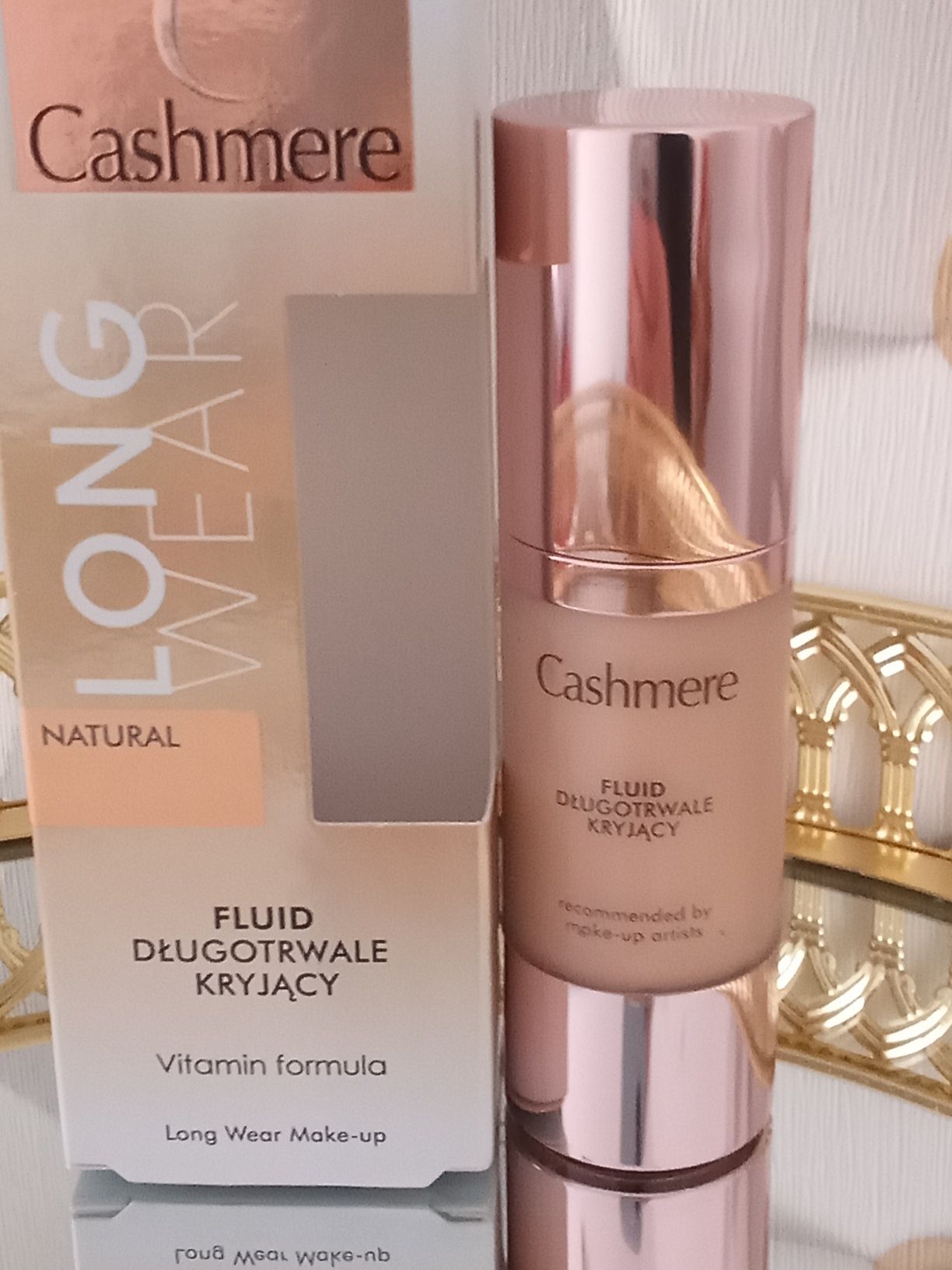 Cashmere Long Wear fluid do twarzy