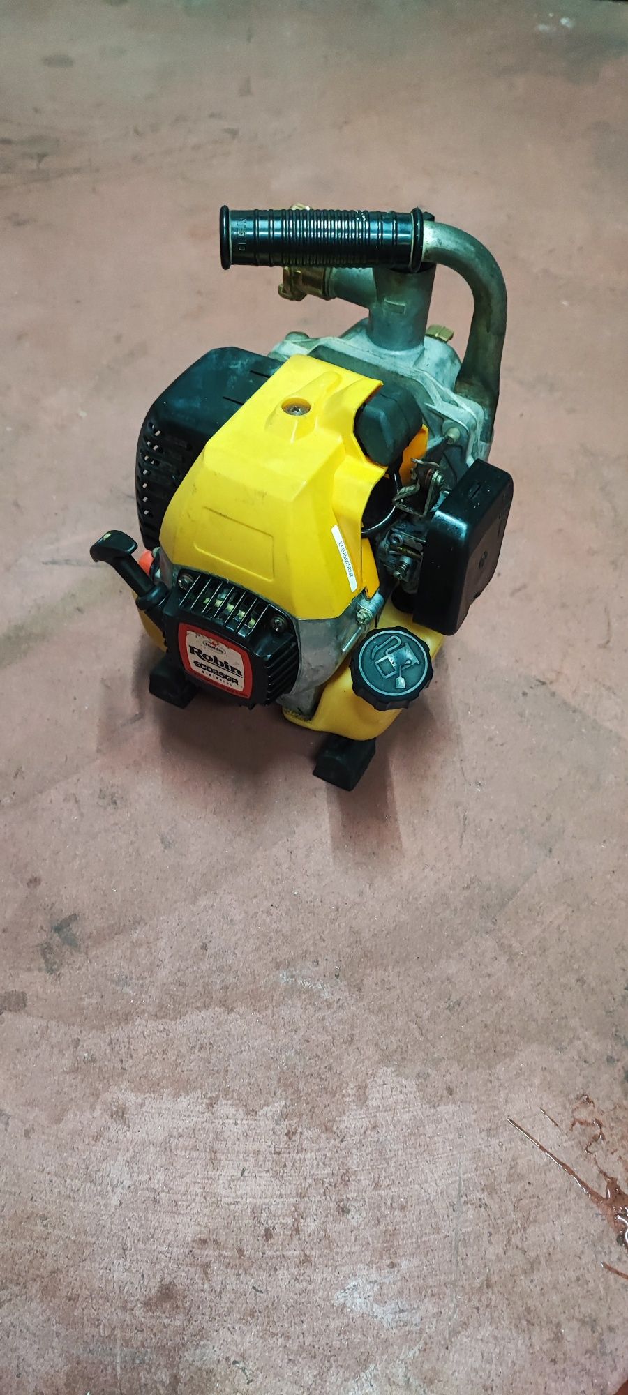 Vendo motor de rega Robin