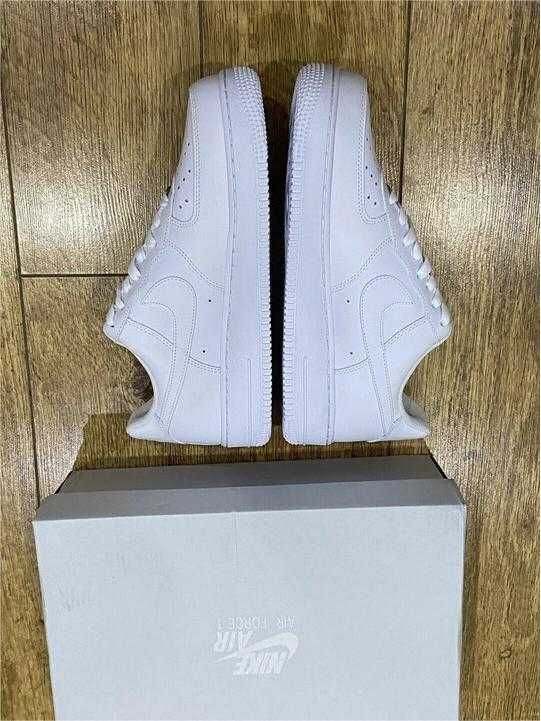 Nike Air Force 1 Low '07 White Rozmiar 38.5