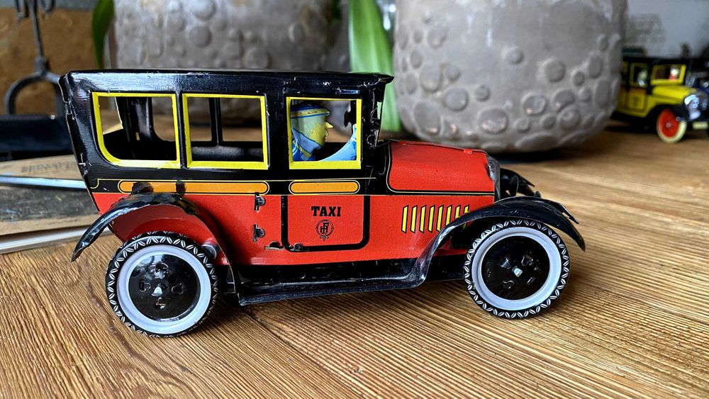 Carro de lata vintage Paya 1905 - Taxi Vermelho (Colecionável)