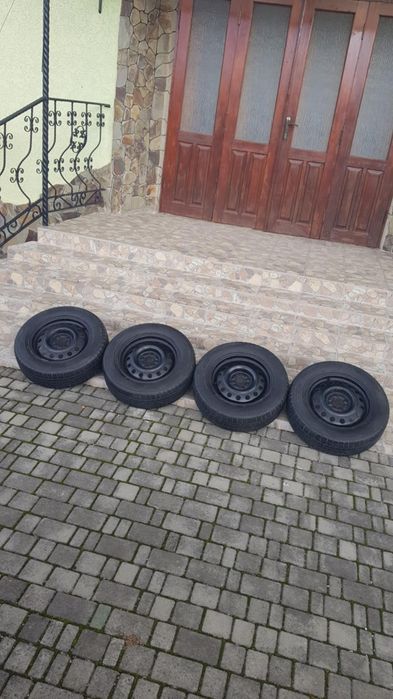 Продам шини з дисками R15 зимові