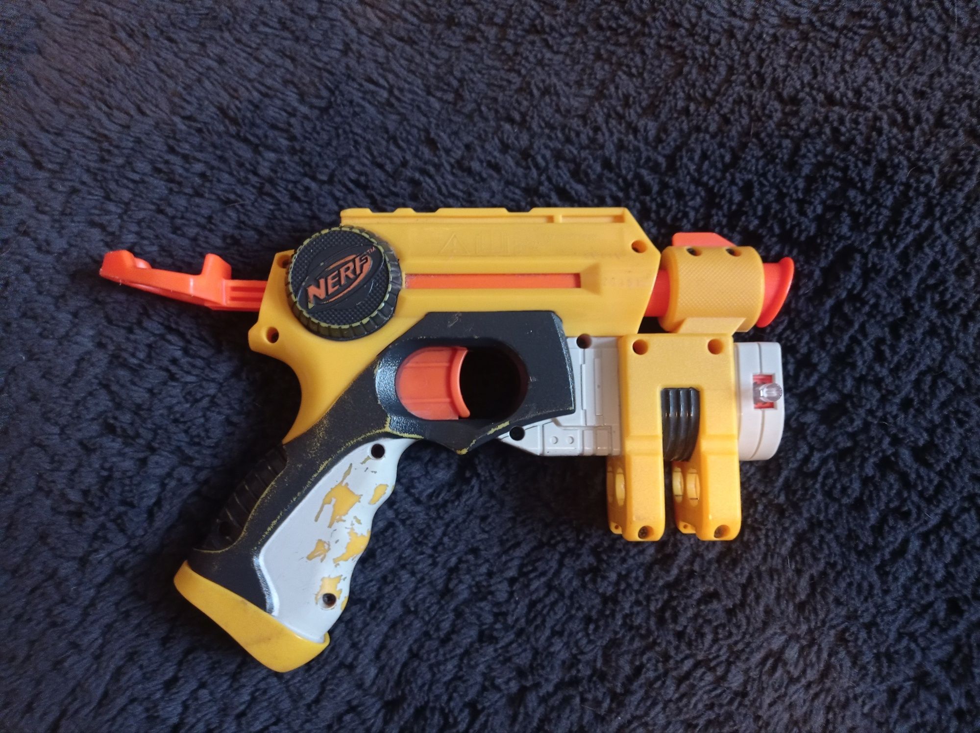 Zestaw 4 pistoletów NERF + magazynek + pasek na strzałki + strzałki