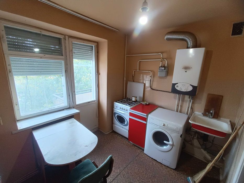 2 кімнатна КВАРТИРА 54 кв.м біля АТБ, житловий стан, 2 балкони, лоджія