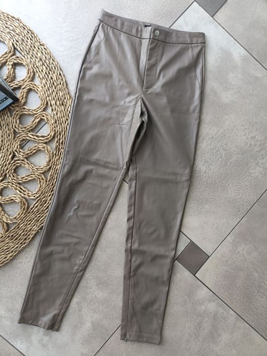 Spodnie legginsy skórzane beż M