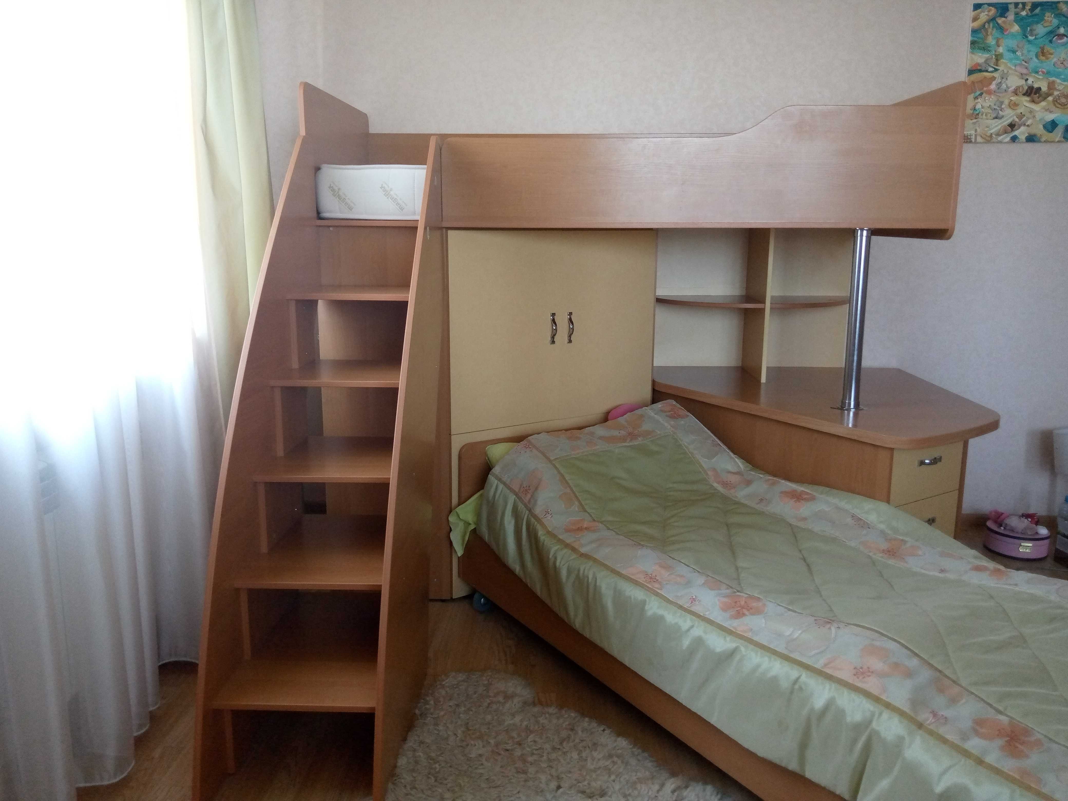 Кровать двухъярусная со шкафом и робочим столом б/у
