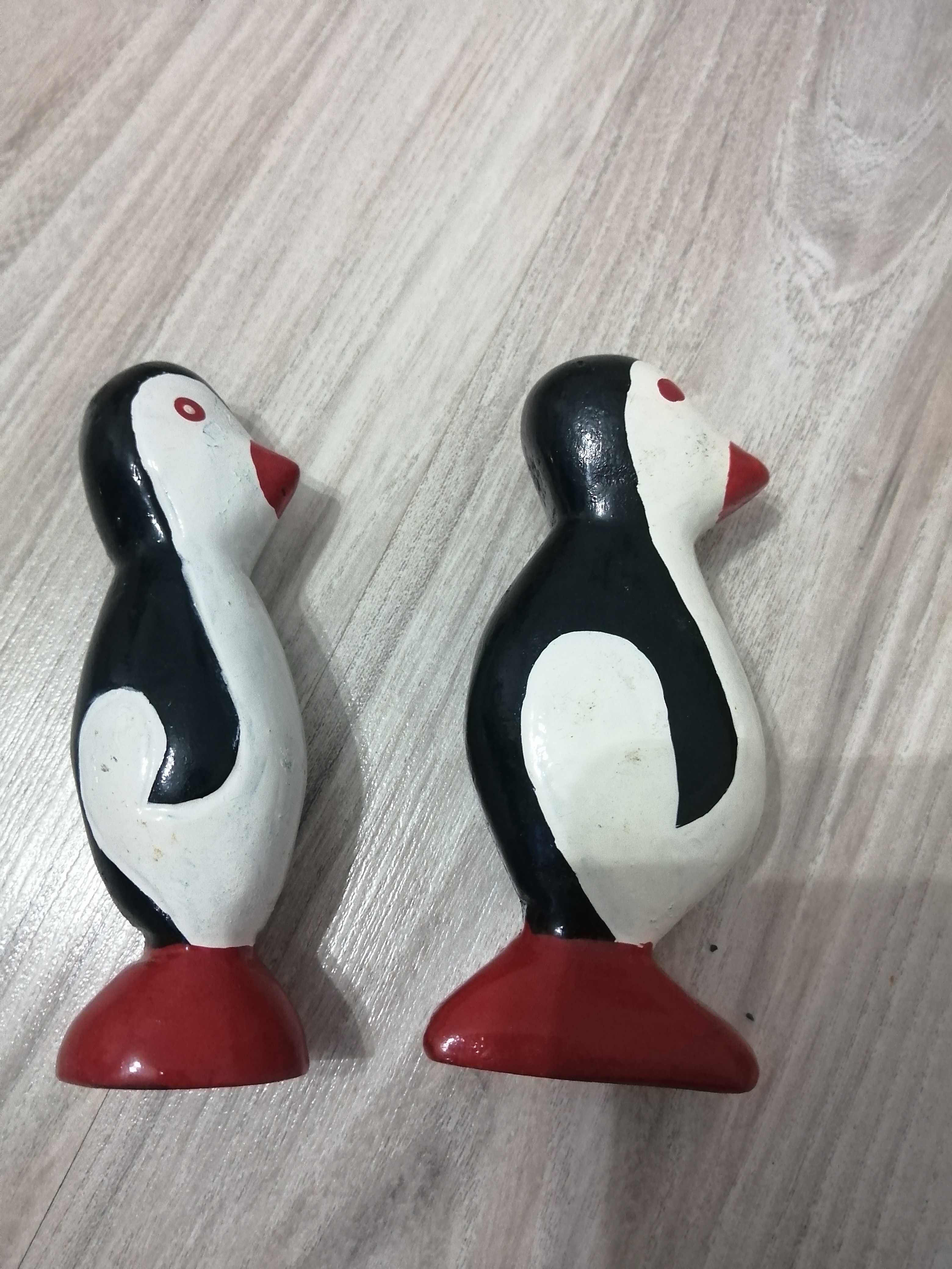 2 drewniane pingwiny zabawki rzeźbione