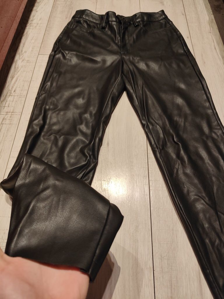 Spodnie jeansy skórzane czarne z miękkiej eko skóry wygodne Noisy Mai
